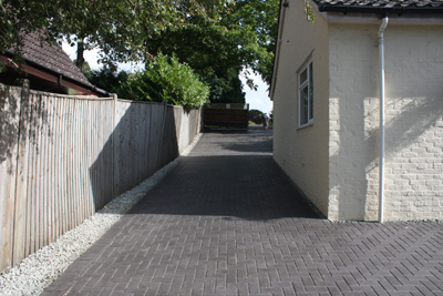 03 11 09 storrington Driveway 005